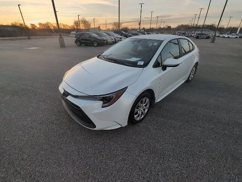 Used 2025 Toyota Corolla LE image 7