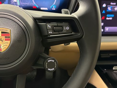 Certified 2025 Porsche Cayenne AWD/4WD image 29