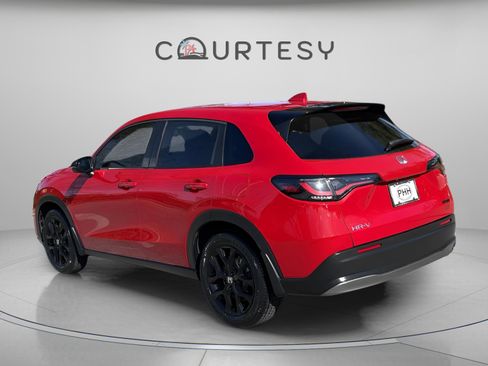 Used 2023 Honda HR-V Sport image 5