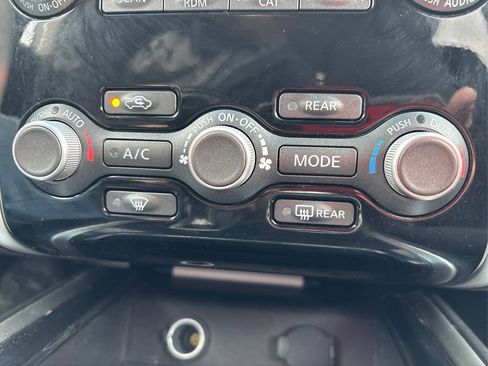 Used 2016 Nissan Pathfinder SV image 28