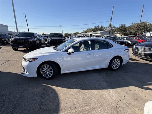 Used 2020 Toyota Camry LE image 8