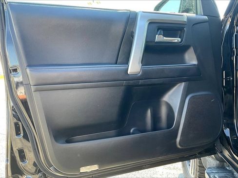 Used 2018 Toyota 4Runner SR5 AWD/4WD image 22