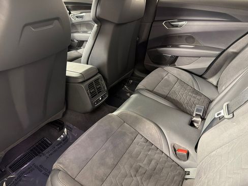 Used 2024 Audi e-tron GT Prestige image 11