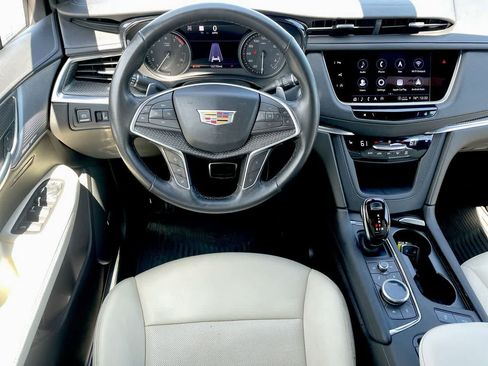 Certified 2024 Cadillac XT5 Sportv w/ Technology Package AWD/4WD image 11