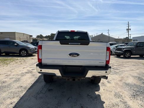 Used 2017 Ford F250 XLT w/ XLT Premium Package image 4
