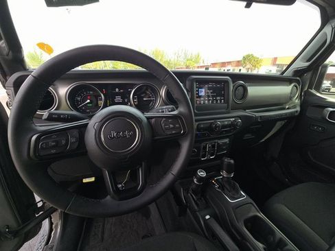 Used 2023 Jeep Wrangler Unlimited image 6