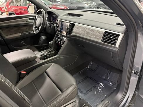 Used 2023 Volkswagen Atlas Cross Sport SE w/ Black Wheel Package AWD/4WD image 10
