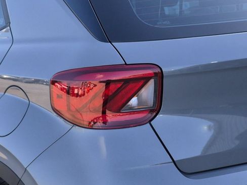 Used 2023 Hyundai Venue Limited FWD image 29
