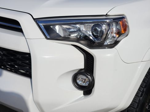 Used 2022 Toyota 4Runner SR5 Premium w/ Moonroof Package AWD/4WD image 6