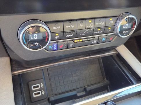 Used 2019 Ford Expedition Limited RWD image 22
