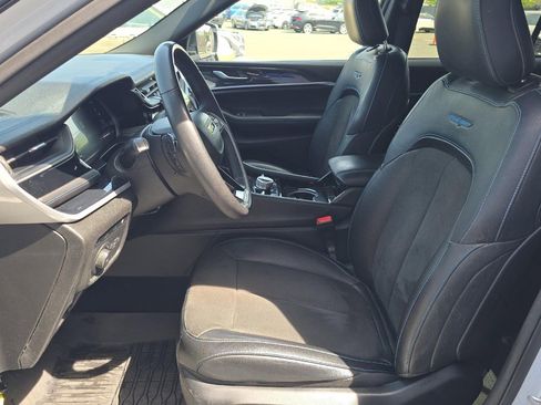 Used 2023 Jeep Grand Cherokee Trailhawk image 7