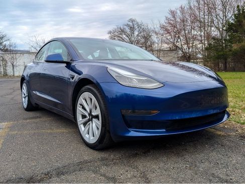 Used 2023 Tesla Model 3 Standard Range RWD image 3
