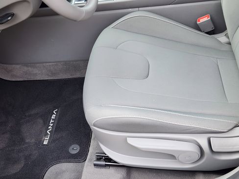 Certified 2025 Hyundai Elantra SEL image 9