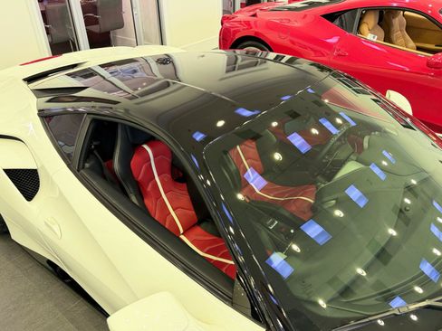 Used 2017 Ferrari 488 GTB RWD image 19