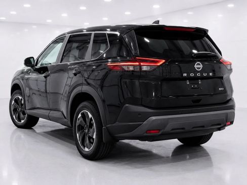 Used 2025 Nissan Rogue SV AWD/4WD image 3