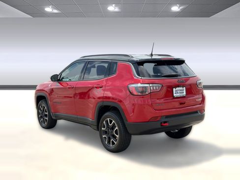 Used 2019 Jeep Compass Trailhawk AWD/4WD image 3
