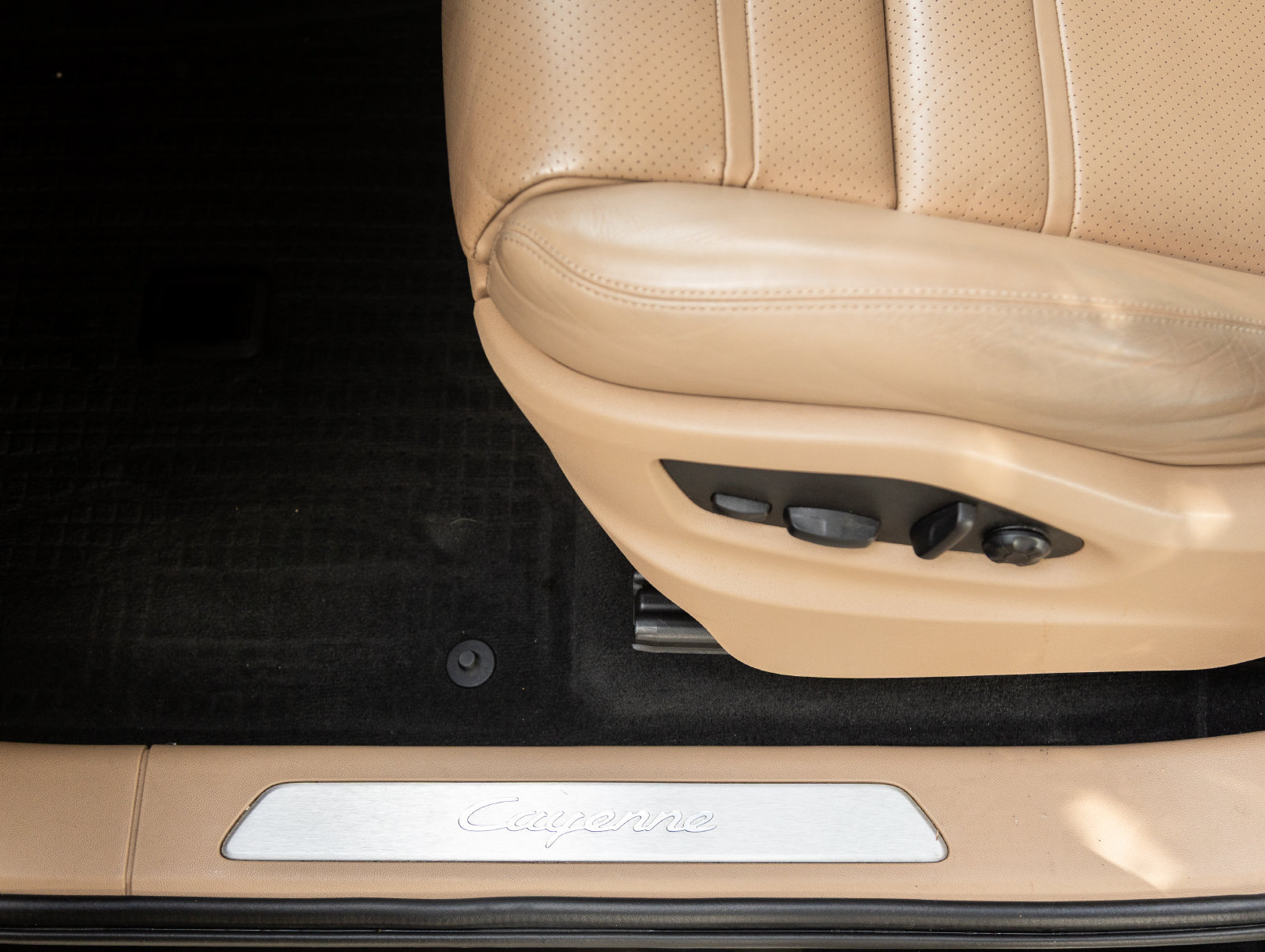 Certified 2023 Porsche Cayenne Coupe AWD/4WD image 21