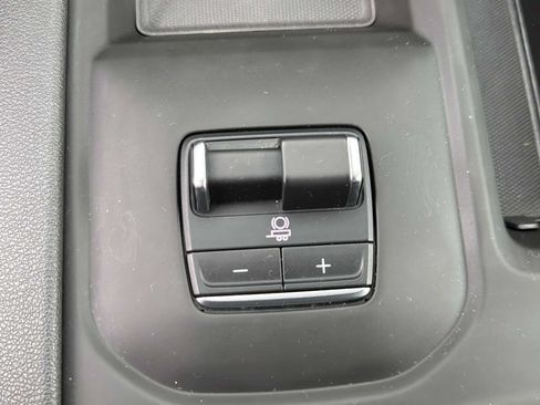 Used 2025 GMC Sierra 2500 AT4 w/ AT4 Premium Plus Package AWD/4WD image 12