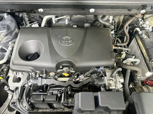 Used 2024 Toyota RAV4 XLE FWD image 9