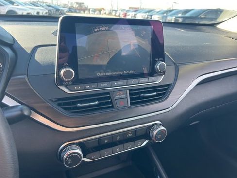 Used 2024 Nissan Altima 2.5 SV image 8