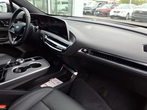 Used 2024 Cadillac Lyriq Luxury w/ LPO, Floor Liner Package AWD/4WD image 22