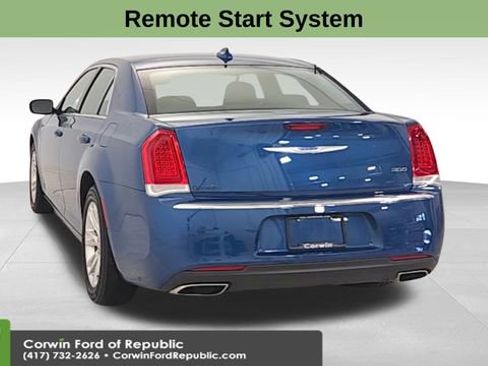 Used 2021 Chrysler 300 Touring w/ Driver Convenience Group image 7