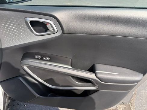 Used 2025 Kia Soul LX w/ LX Technology Package FWD image 35