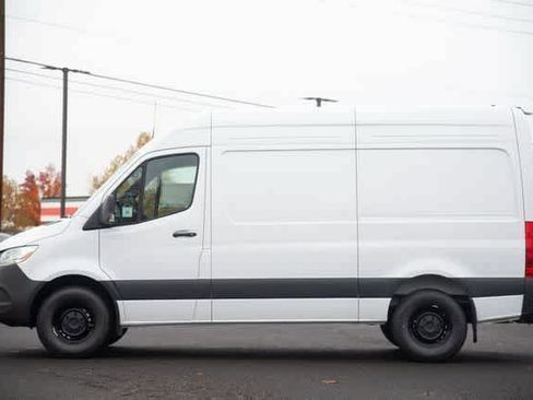 Used 2025 Mercedes-Benz Sprinter 2500 image 5