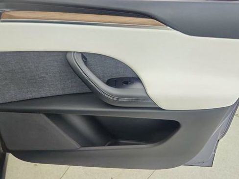Used 2022 Tesla Model X image 23