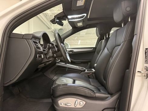 Certified 2026 Porsche Macan AWD/4WD image 5