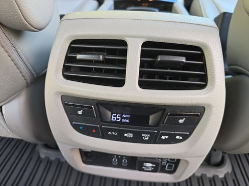 Used 2019 Honda Pilot Touring image 12