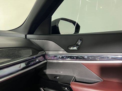 Certified 2023 BMW 760i xDrive w/ Executive Package image 31