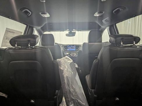 New 2026 Chrysler Pacifica Select image 41
