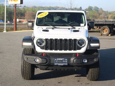 Used 2024 Jeep Wrangler Unlimited Rubicon image 2