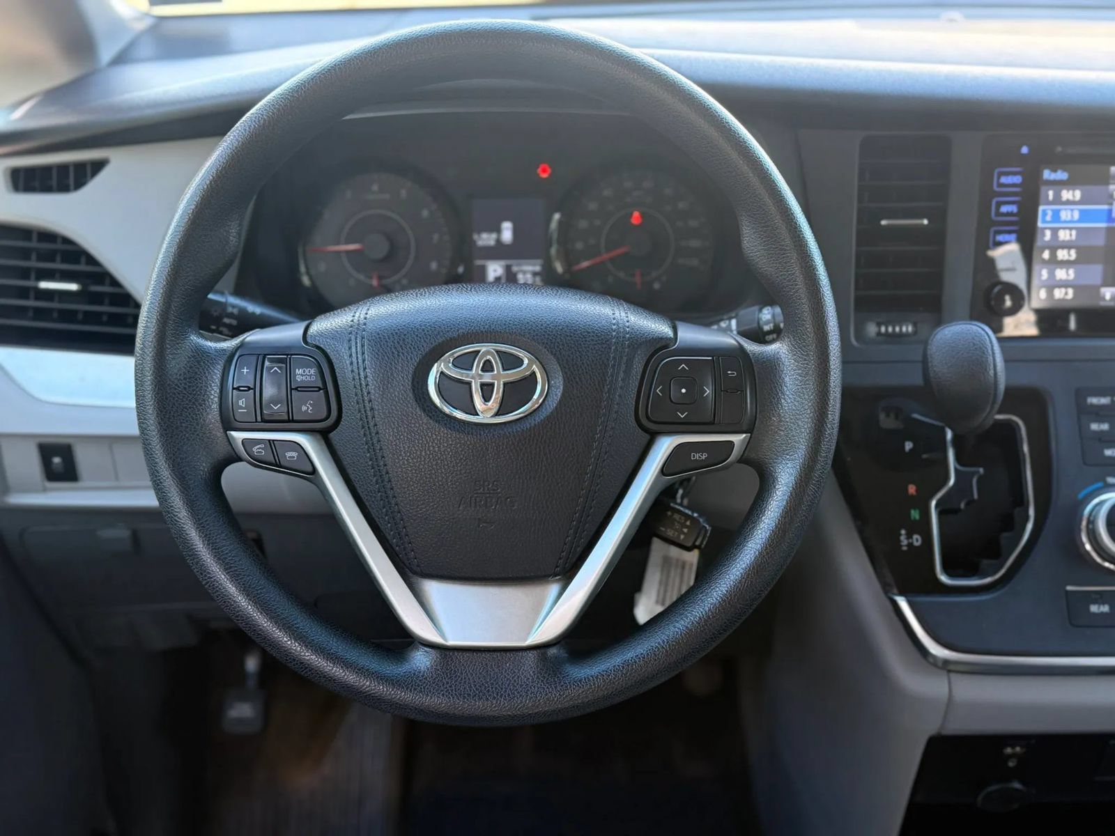 Used 2017 Toyota Sienna LE FWD image 16