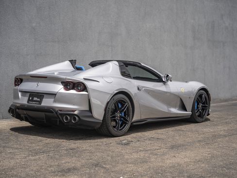 Used 2022 Ferrari 812 GTS RWD image 4