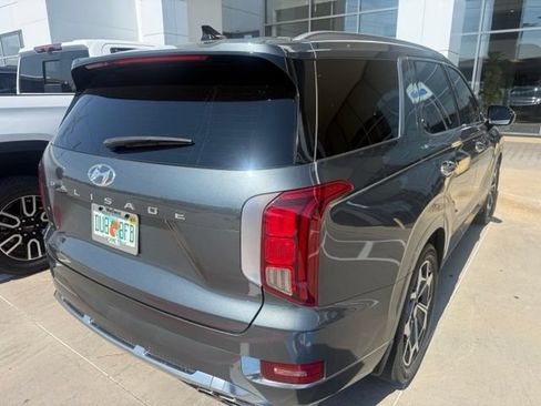 Used 2022 Hyundai Palisade Calligraphy FWD image 2