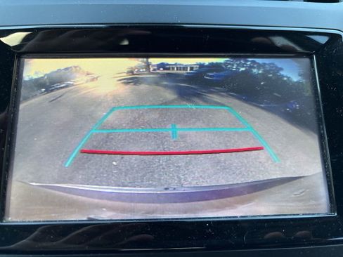 Used 2017 Toyota Highlander LE image 14