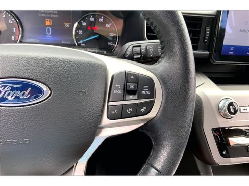 Used 2022 Ford Explorer XLT w/ Equipment Group 202A AWD/4WD image 18