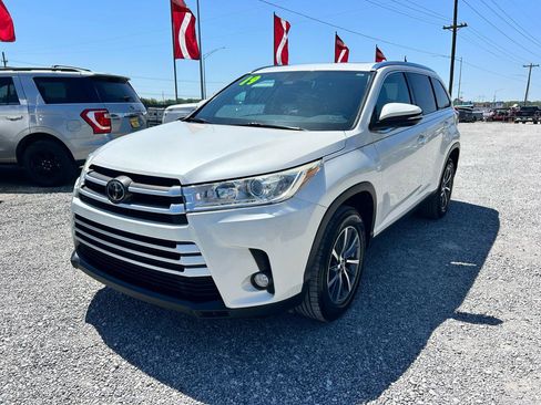Used 2019 Toyota Highlander XLE image 18
