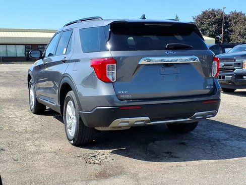 Used 2023 Ford Explorer XLT w/ Equipment Group 202A AWD/4WD image 3