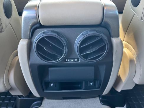 Used 2016 Land Rover LR4 HSE LUX image 28