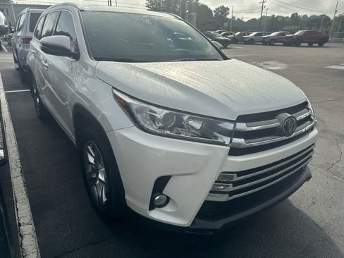 Used 2017 Toyota Highlander Limited AWD/4WD image 2