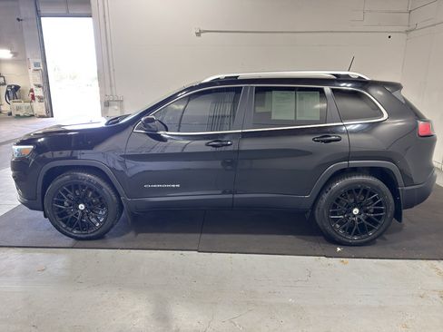 Used 2019 Jeep Cherokee Latitude Plus w/ Comfort/Convenience Group AWD/4WD image 4