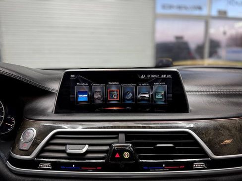 Used 2017 BMW 750i RWD image 19