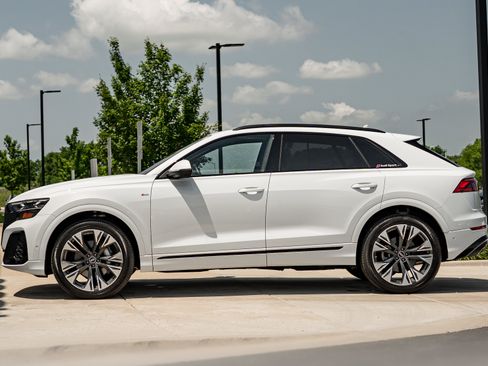 Certified 2025 Audi Q8 Prestige w/ Prestige Package AWD/4WD image 6