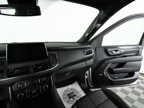 Used 2024 Chevrolet Suburban RST w/ Luxury Package image 22