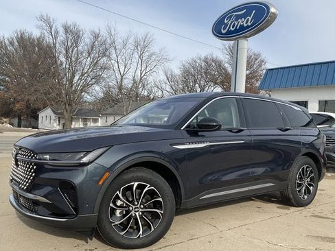 Used 2024 Lincoln Nautilus Premier w/ Equipment Group 102A image 1