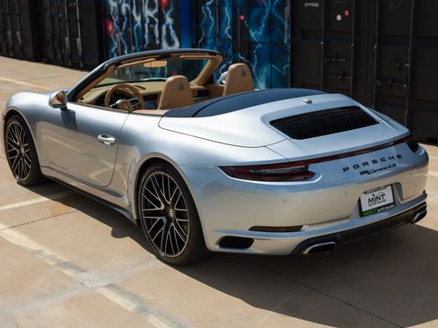 Used 2017 Porsche 911 Carrera 4 AWD/4WD image 8