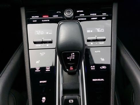 Used 2019 Porsche Cayenne image 23